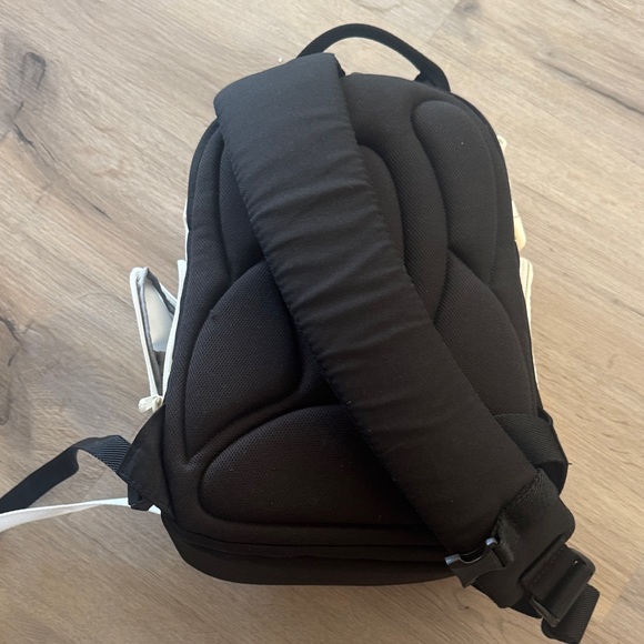 Compact White Camera Sling Bag - Picture 6 of 17